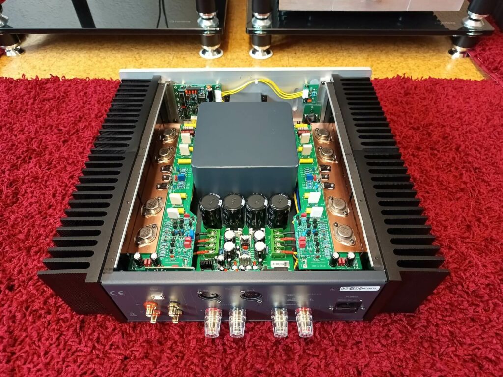 Xindak XA6800(V) High-End Class A Dual Mono Verstärker.
