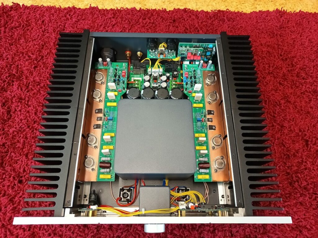 Xindak XA6800(V) High-End Class A Dual Mono Verstärker.